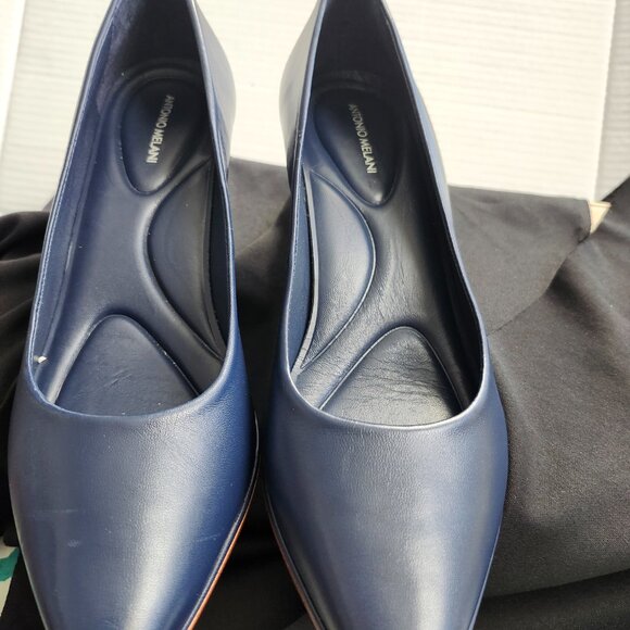Navy Blue ANTONIO MELANI, Women's size 9M, pointed toe pumps - Picture 3 of 7